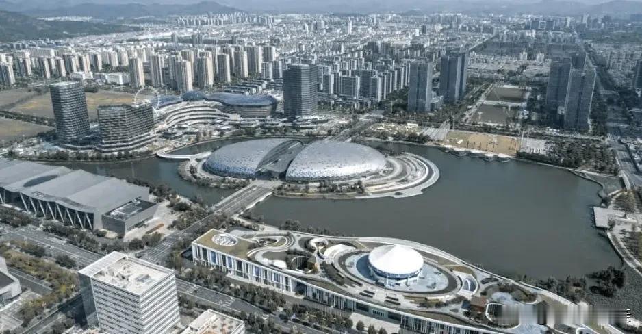 千万别把浙江省的县级城市当做普通的小县城来看，德清县与杭州城区的融合已经成为了一