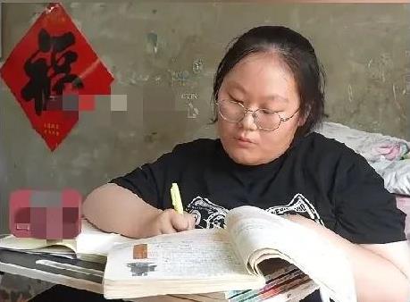 近日，山东五莲一19岁的残疾女孩考出了548分的好成绩，超本科分数线一百多分，被