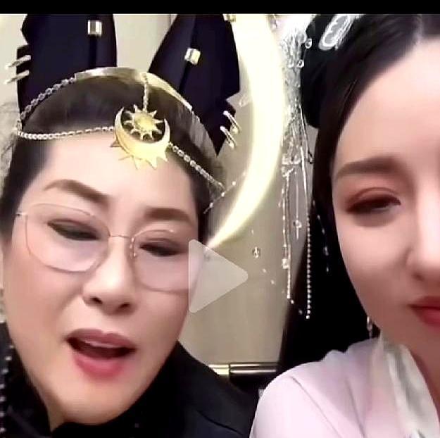 你敢信？郭德纲给千万粉网红弯腰鞠躬，一口一个婶子！赵梅的丈夫杨树是相声圈老炮