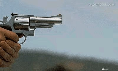 透明凝胶被子弹击中的瞬间