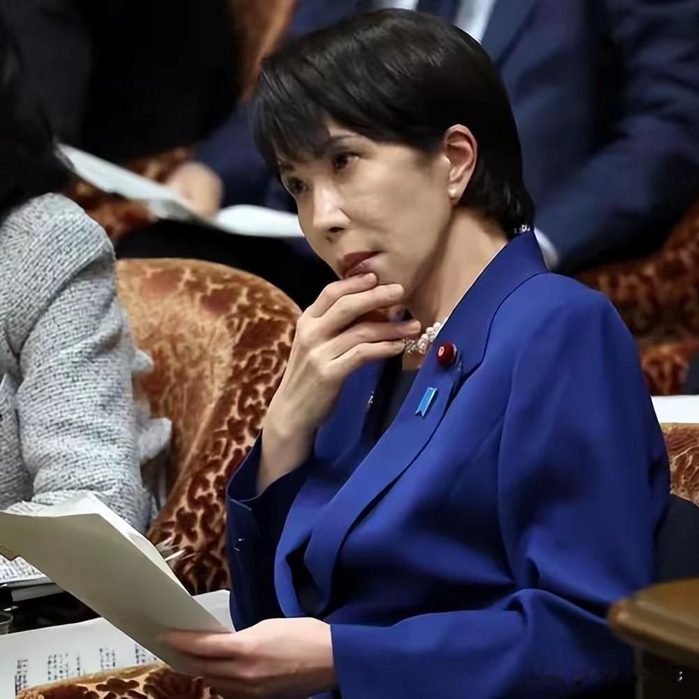 日本政府近I400万亿日元的极其庞大的债务，还有救吗？加息，是日本政府承担不