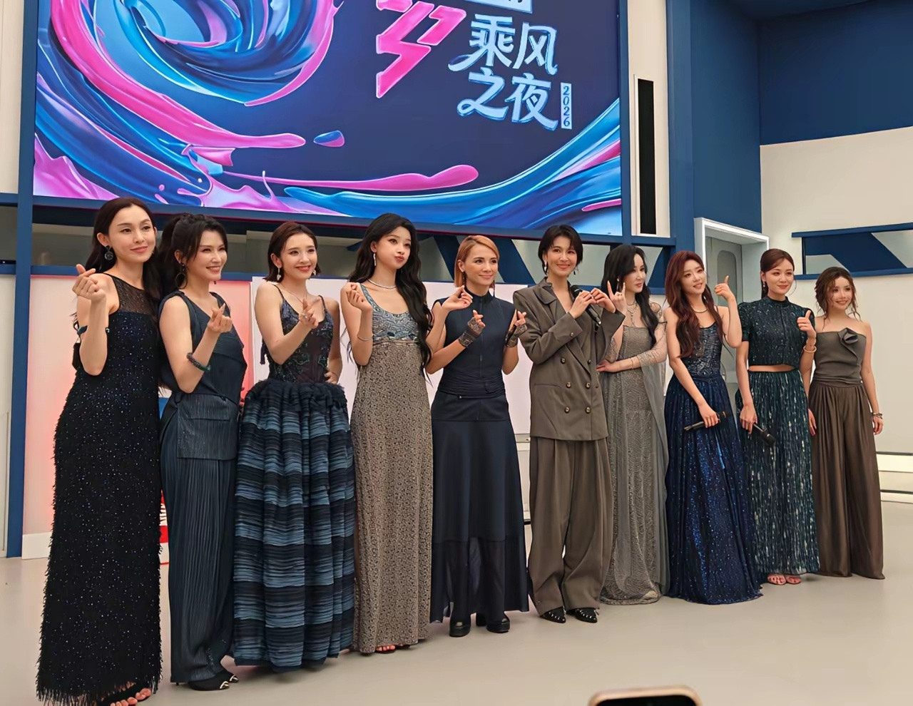 《乘风2026》成团夜最让人破防的，不是陈瑶没有成团，也不是张月没得第一，而是范