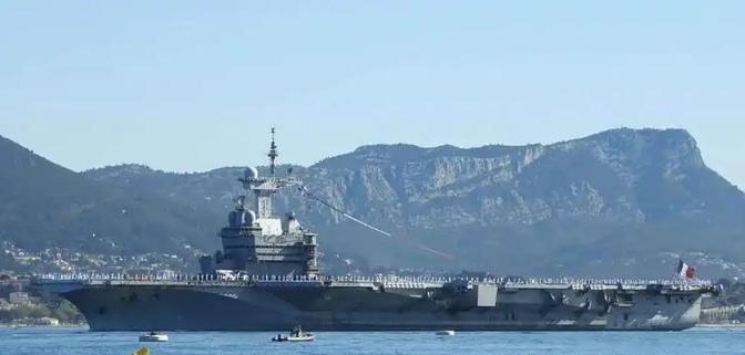 突发！法国“”航母刚回港，法军上将就当着全世界向中方喊出一句话，现场西方记者目瞪