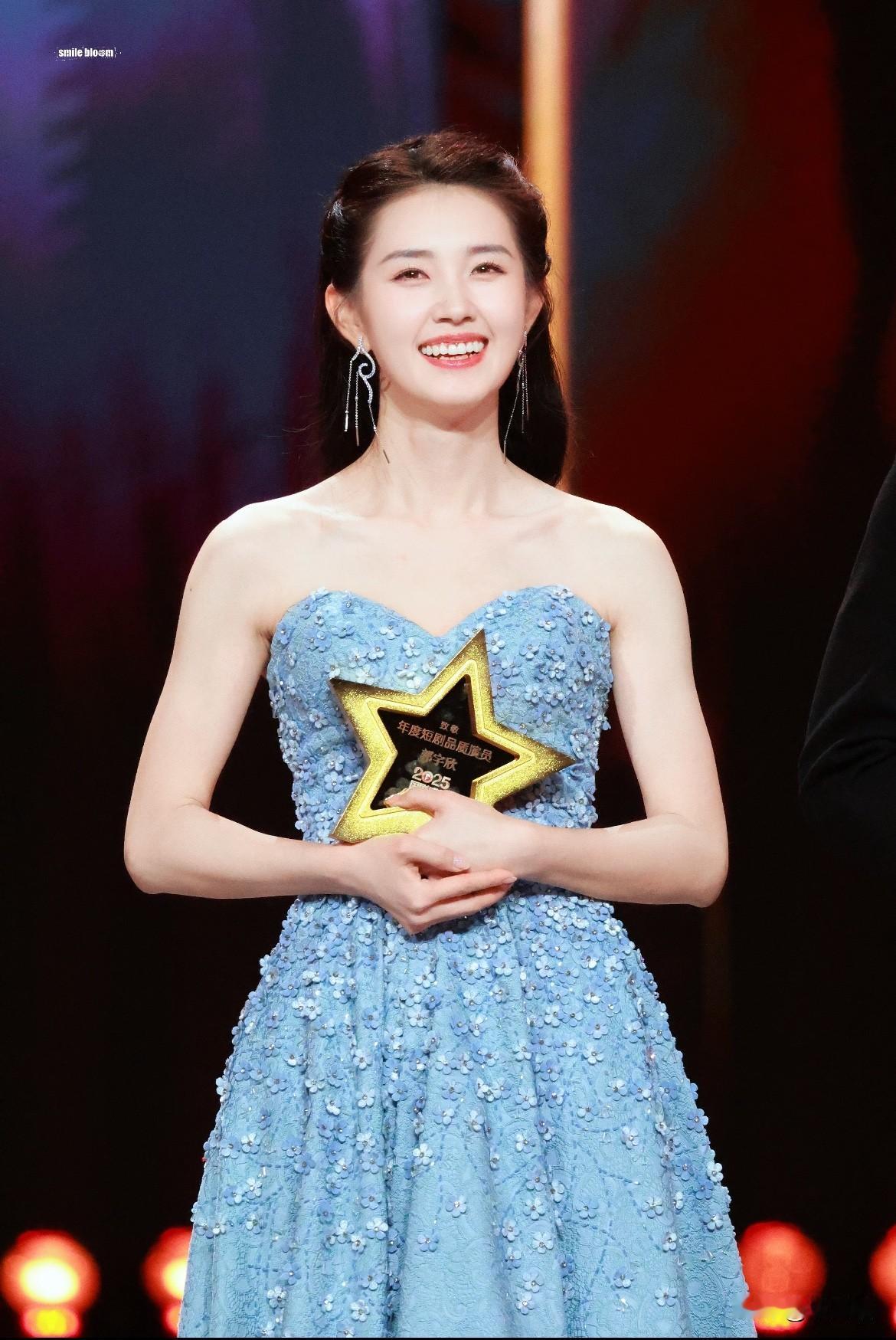 “文化工作者还得有文化”，国剧盛典这一夜，郭宇欣把这句话演活了！红毯上明