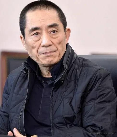 提起张艺谋，大家都知道他是享誉国际的大导演，身价不菲。但很少有人知道，在他的