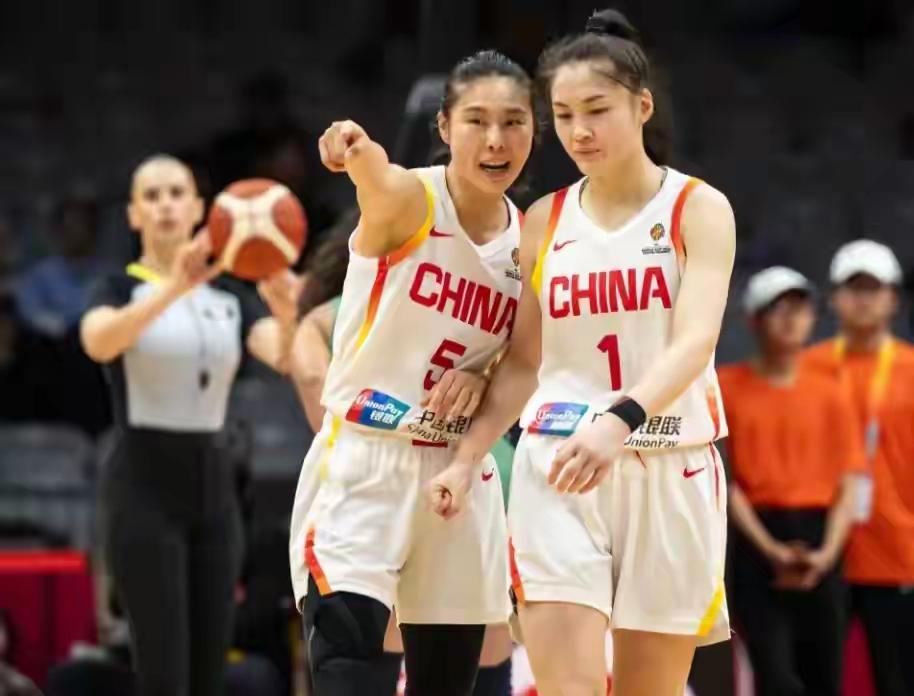 大家发现没，随着中国女篮83-71击败巴西，两后卫发挥出色，李缘彻底没戏了，29