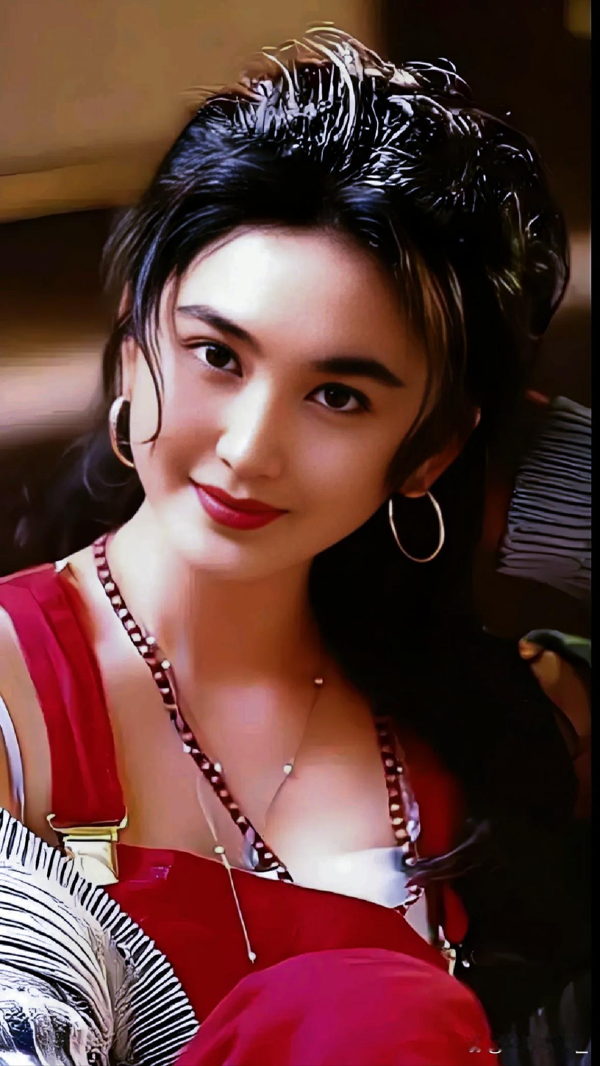 2006年，温碧霞查出来不能生孩子，哭着跟丈夫提离婚，谁料，丈夫何祖光二话不说