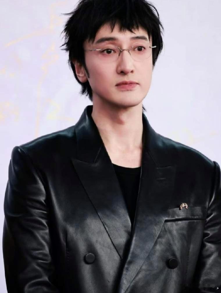 1.王传君演电影拿到的片酬并不算高，又接不到商业代言，只能靠上综艺节目来挣钱，这