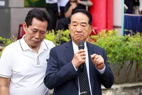 宋楚瑜哭了！72岁的陈盈洁本月与世长辞，家人今在桃园举办告别式，亲民党主席宋