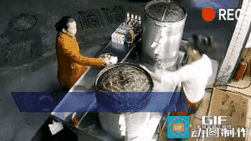 “太缺德了！”包子店老板娘这气的，看完监控差点把锅铲扔了！大清早来个大妈，就买一