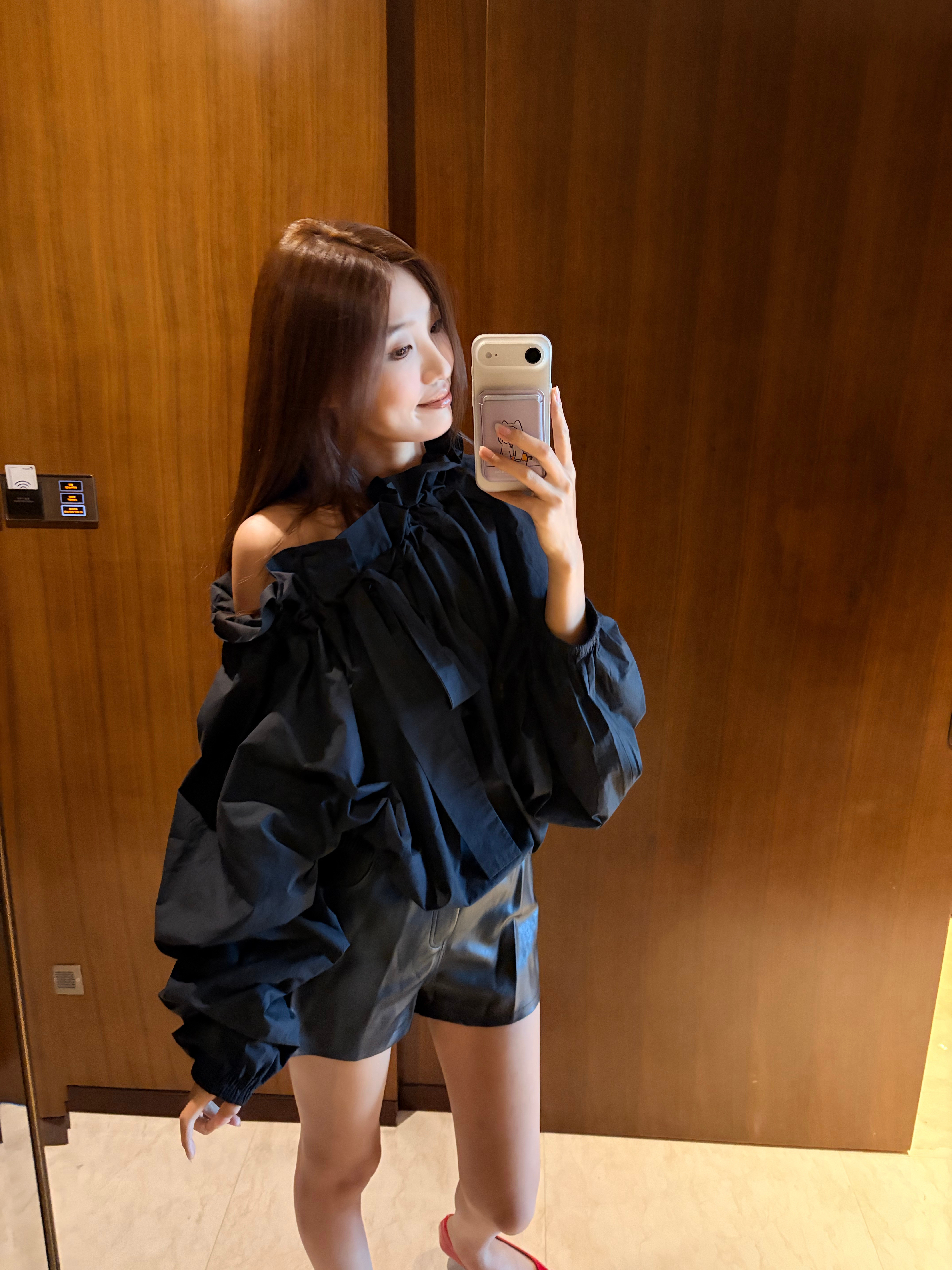 开工第一天朋友们下班了吗？前几天的嗓子发炎导致鼻窦炎犯了半张脸都在痛……​​​