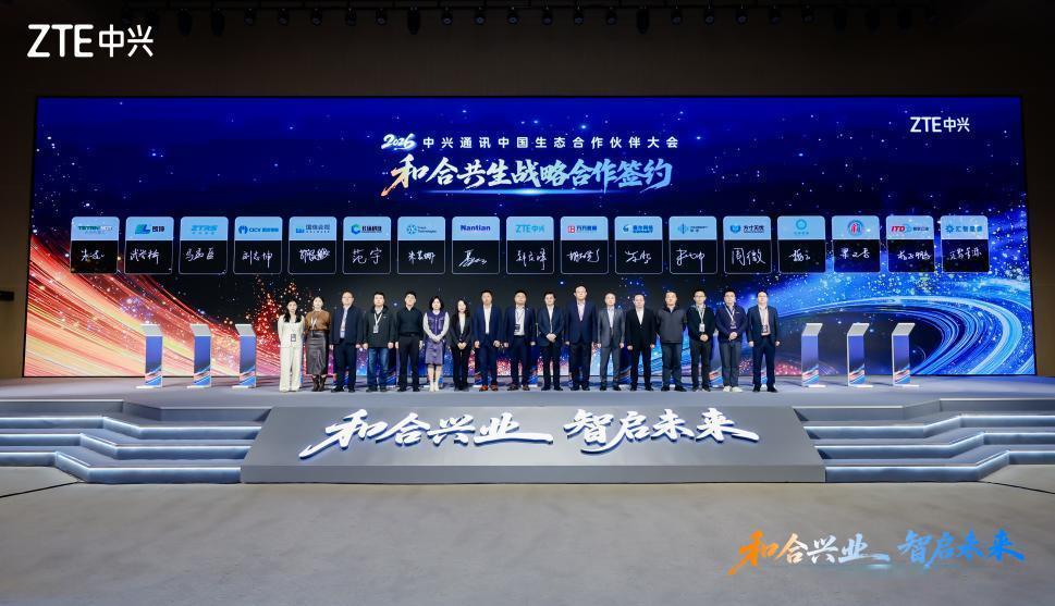 从32万次下载看Co-Claw生态：技能越多，智能越强。生态的繁荣度，决定AI