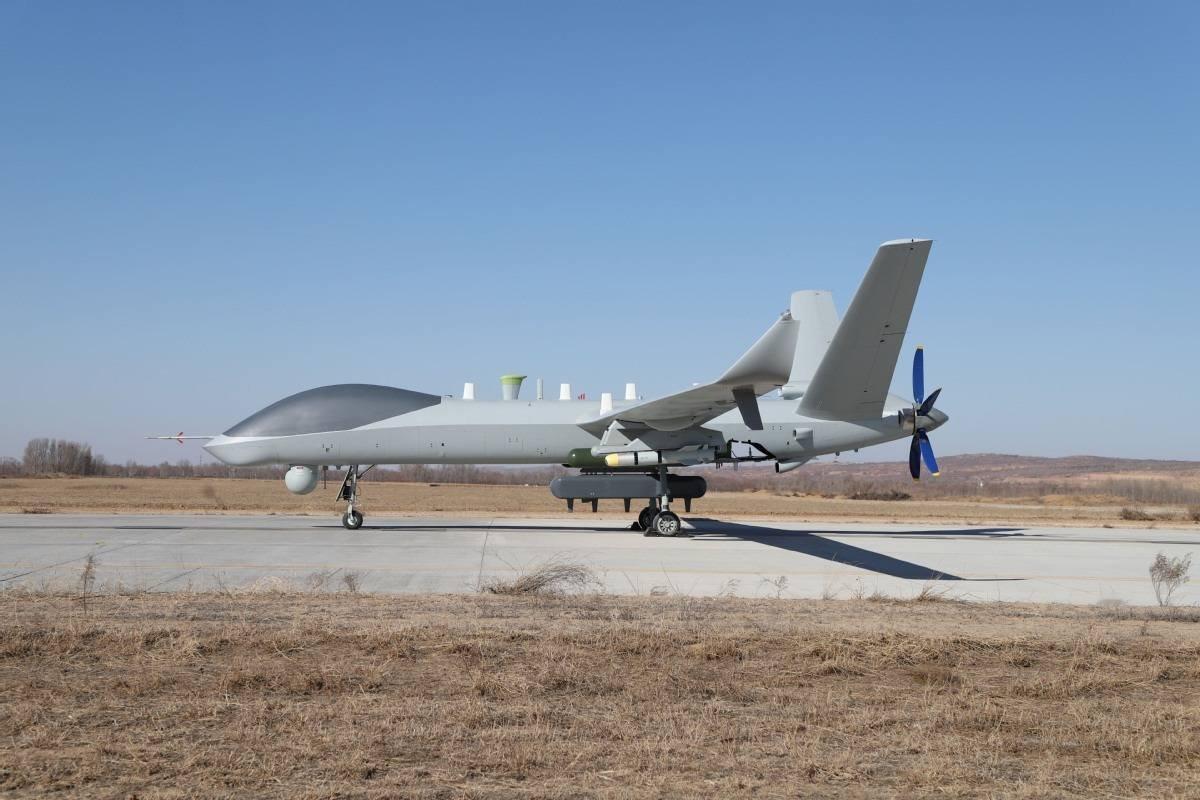 航天科技推出的最新无人机产品，外挂载电子战吊舱的彩虹-9中高空长航时察打一体无人