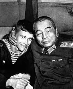 1957年11月，彭德怀元帅随毛泽东主席赴莫斯科参加十月革命40周年庆典，在11
