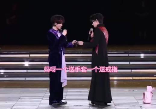 苏新皓送朱志鑫戒指#不仅回忆双人游青岛