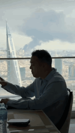 笑死，一名在迪拜做生意的日本人竹花貴騎，发了一个以轰炸为背景的工作视频，说：