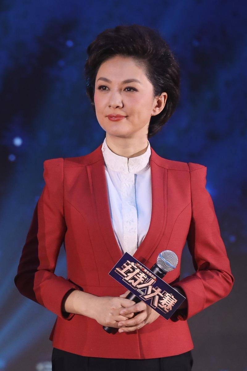 海霞含泪自谦“笨闺女”返乡任职：一改央视主播形象，躬身深耕文化传承1月23日