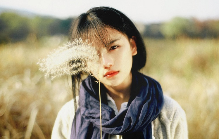 一个女人真正的绝情，大抵如此：1、不吵不闹，直接消失，她不会拉黑删除你，但你的