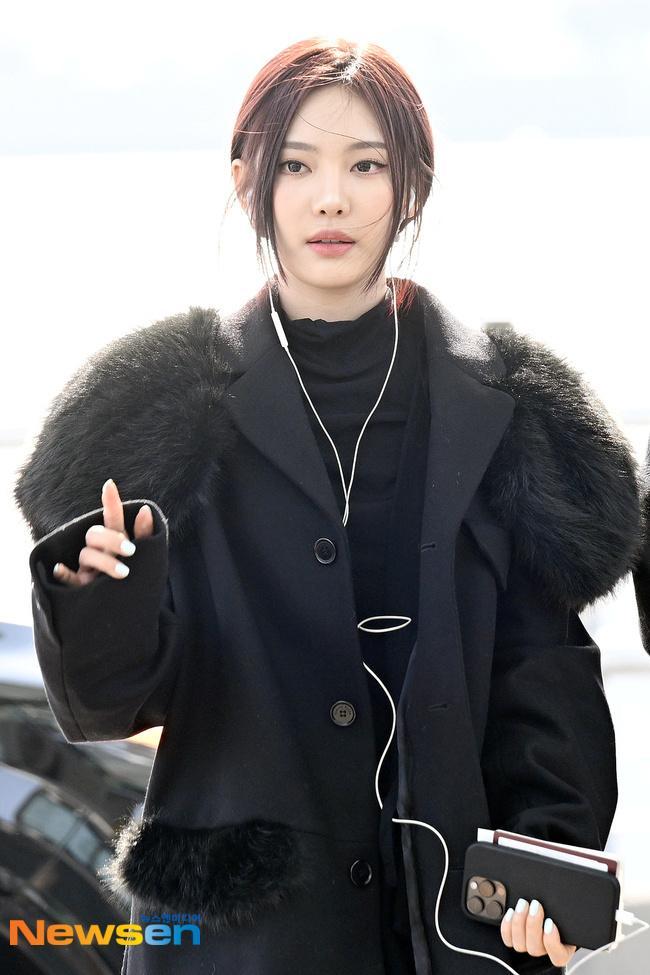 我想象中随意扎个头发出门的样子belike：宁艺卓想象中随意扎个头发出门的样子