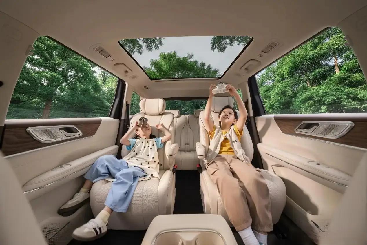 行家预测，未来中国汽车存活率：1、红旗汽车，100％存活2、比亚迪汽车10