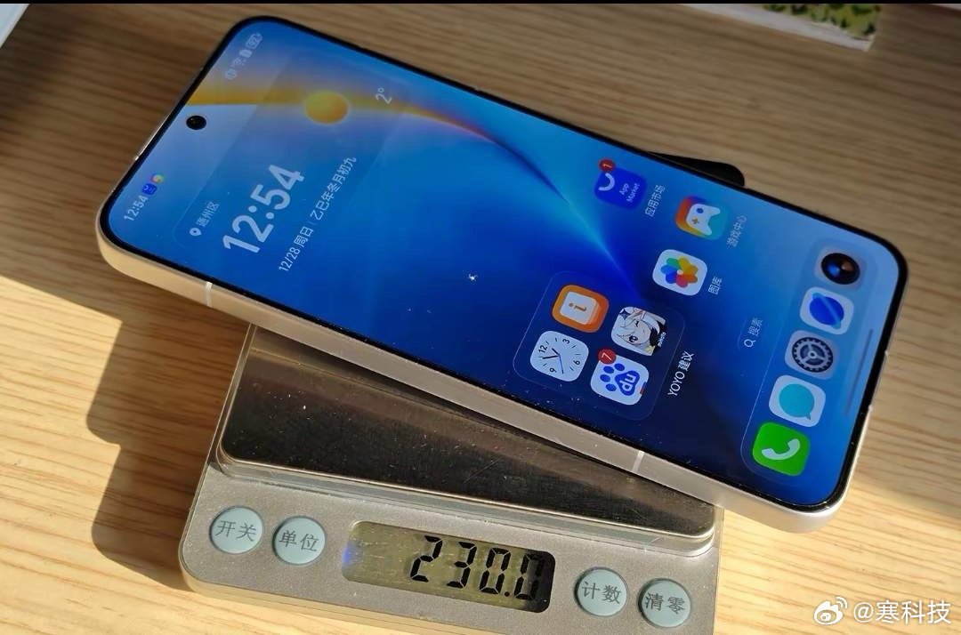 保值率高的手机不稀奇，但能在二手市场不跌反涨的手机，还真不多见。最近荣耀WIN