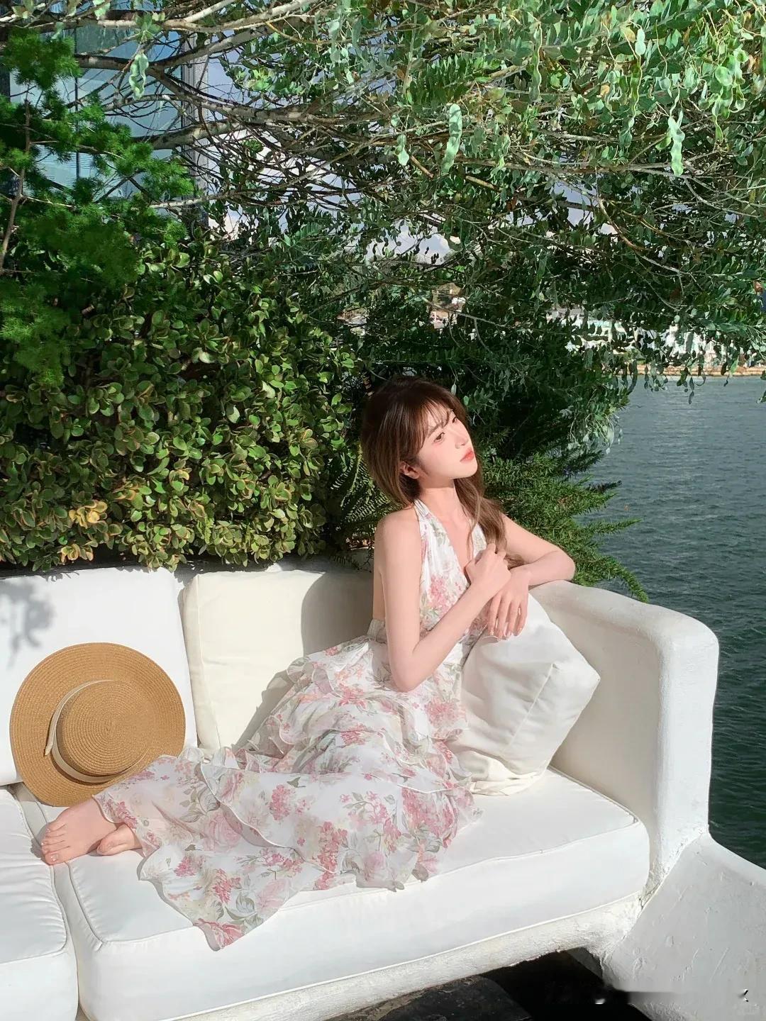 安静的窝在沙发上～