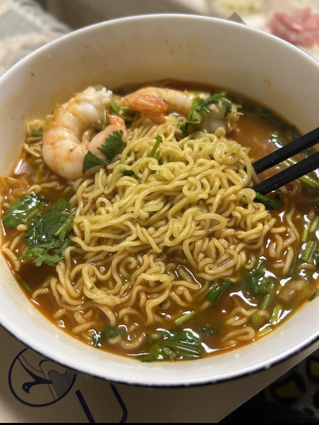 那晚我饿着肚子回家，却尝到了婚姻里最饱足的一餐昨晚加班到九点，胃里空得发慌。