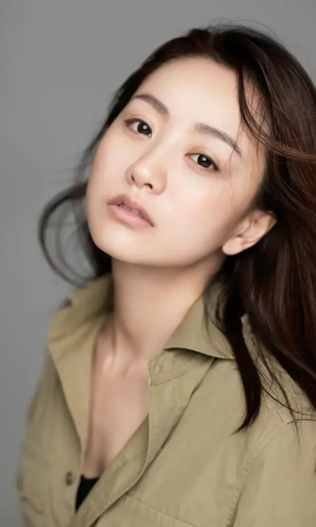 老王去公园锻炼，看见一个美女跑步，觉得漂亮，忍不住夸奖了几句。美女说: