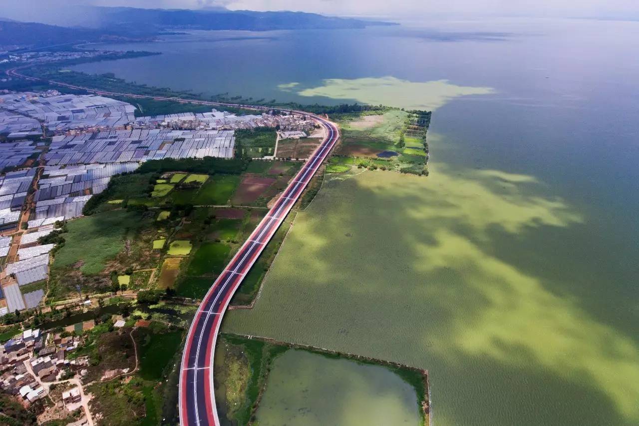 昆明城里有一条最美水上公路 可以在滇池上开车