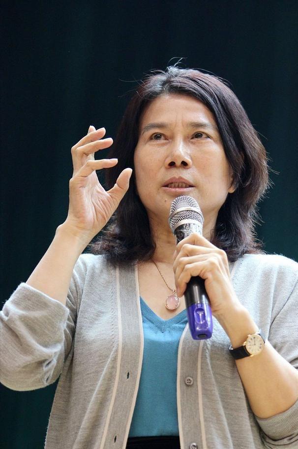 董明珠40年不结婚，掏心窝子说3个原因：不是不想，是不敢输采访董明珠提到她私