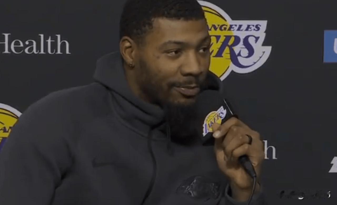 力挺老詹！斯玛特谈詹姆斯：“勒布朗今天拿到29分。”“抢下9个篮板，送出