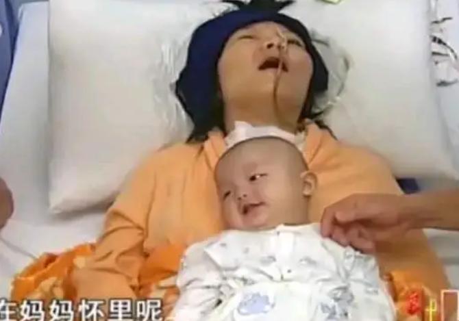 2008年，广西一位孕妇不幸成为植物人，丈夫为救她忍痛决定放弃孩子，但此时孕妇竟