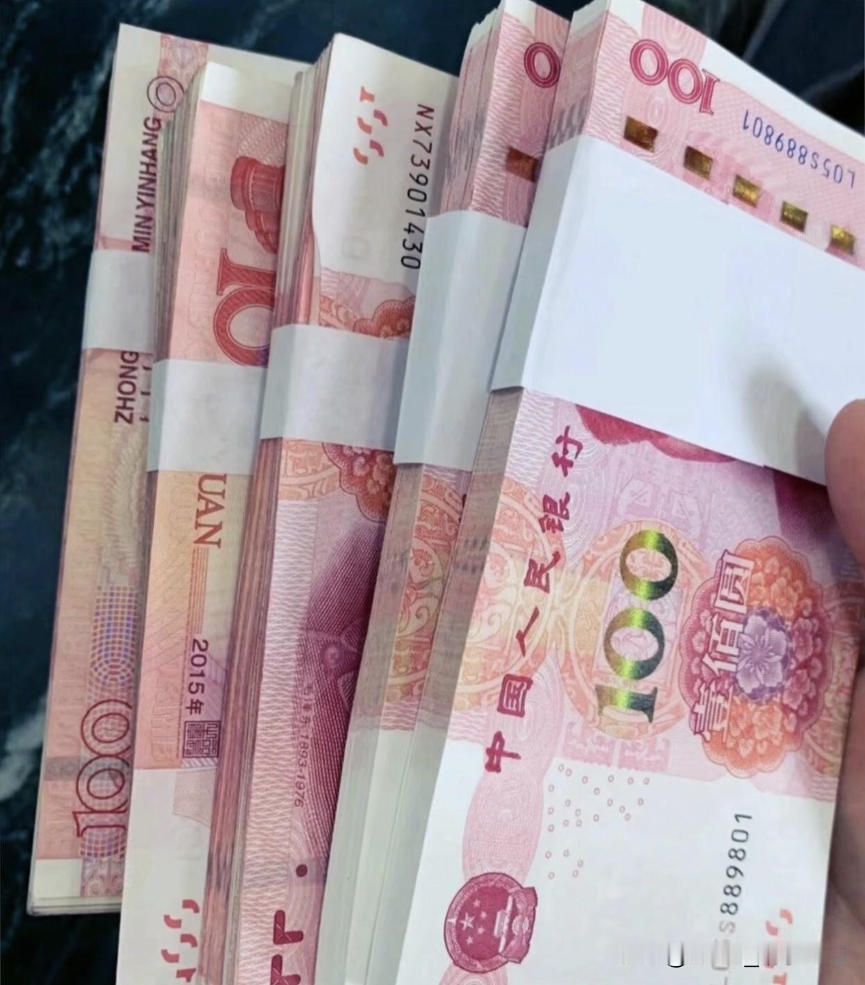 现在去银行存钱,真不能傻傻听柜员忽悠了!我亲爹就吃了大亏!手里有10