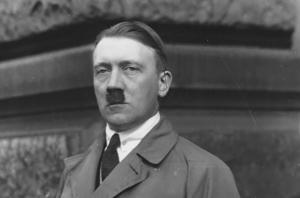 1945年，希特勒自杀身亡之后，却没有留下一个子女，负责解剖的医生说出了他一直掩