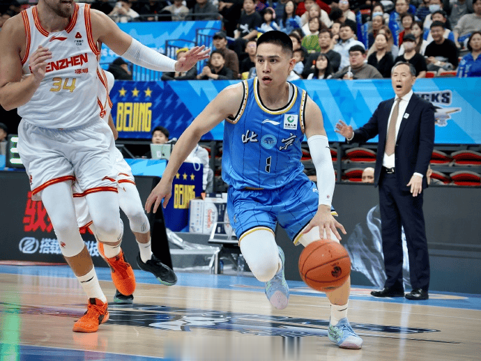 北京男篮分享赛场图集: 甭管主场客场, 和兄弟们战在一起