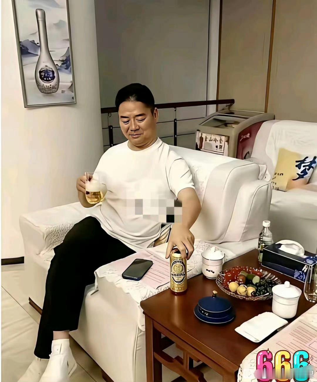 事实证明，越富有，生活越简单不然你看看刘强东