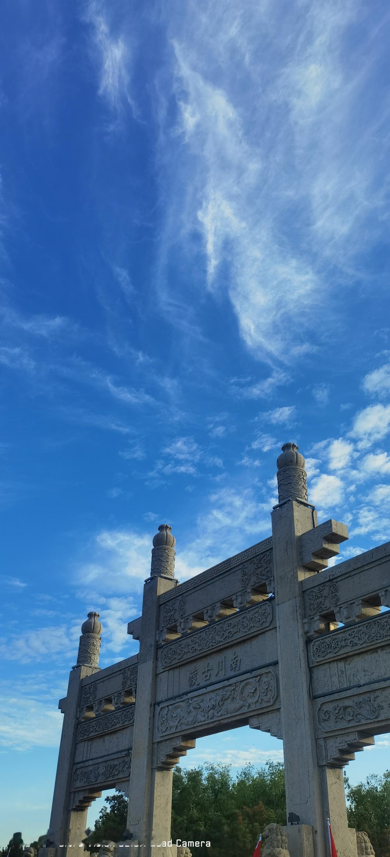 退休一个多月了，上周接到一位同事的电话，约我今天小聚。我没有问参加小聚的都有谁，