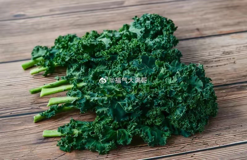 羽衣甘蓝农药你平时爱吃的羽衣甘蓝，号称减脂超级蔬菜，不少人天天买来榨汁、做沙