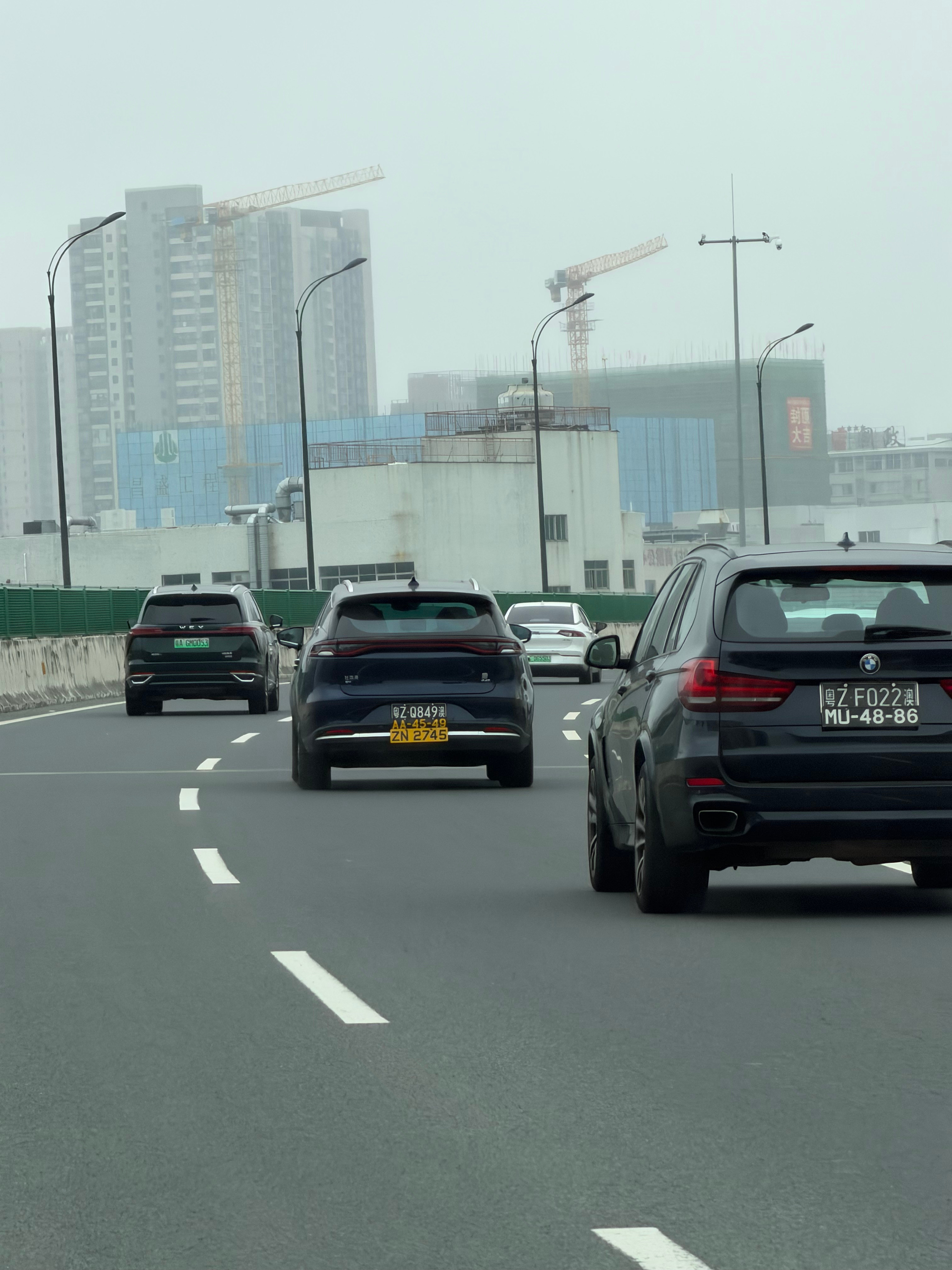 开这个车的，目前什么实力？我说的是前面那台挂三块铁皮的唐珠海