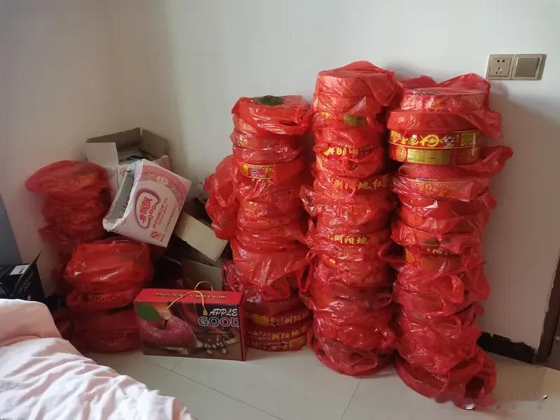 闺蜜气冲冲地说：“五年的感情，难道还抵不上三十万吗？”谈了五年恋爱，婚姻却卡在