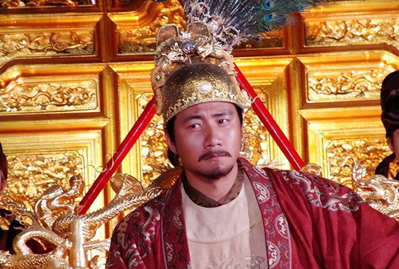 来自底层的他对百姓生活可谓各个皇帝中最关心的，通过移民垦荒、轻徭薄赋和兴修水利使