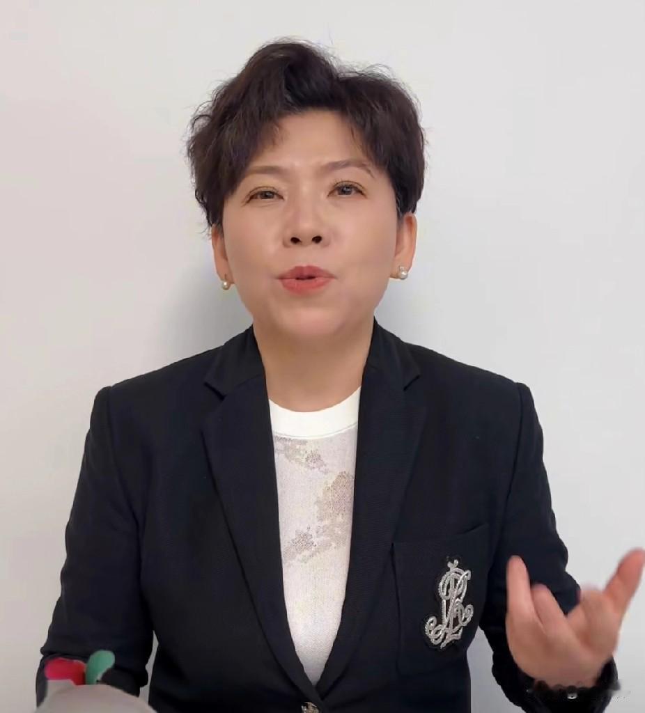 专业！邓亚萍谈樊振东夺冠：“其实第一局是一个关键点。”“林诗栋在领先的情