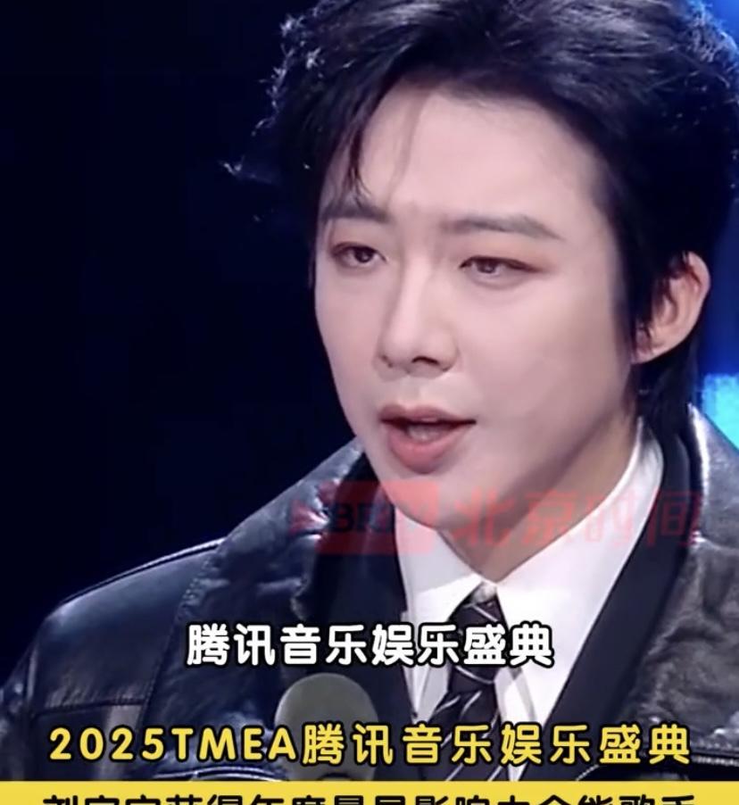 2025腾讯音乐娱乐盛典太炸了！好多知名歌手和团体齐聚，带来一场年度音乐盛宴。其