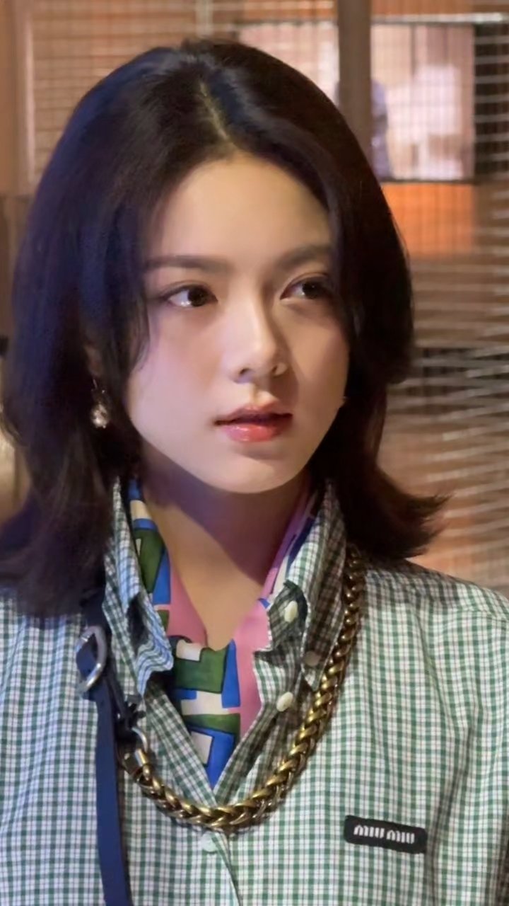 赵今麦、刘浩存、miumiu活动生图状态。