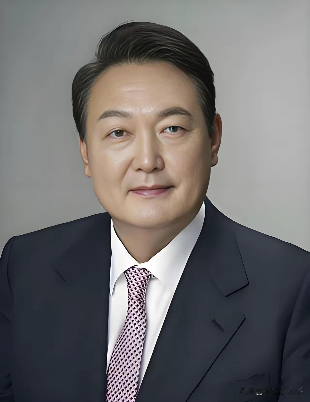 央视这回爆的大瓜，电视剧都不敢这么拍泡菜国那边查实了，尹锡悦居然真是个“内鬼