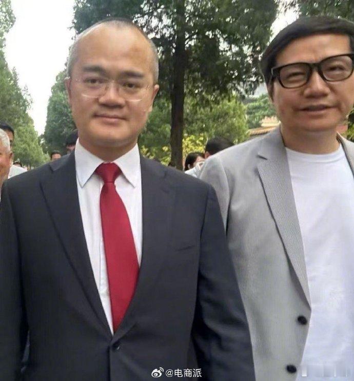 美团王兴罕见现身，头发花白太抢眼摘自青云大佬说通过观察，青云发现，近些年，互联