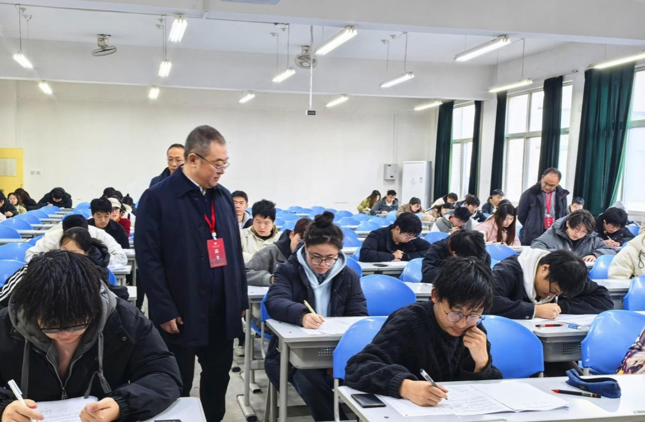 能考上公务员的都是哪些人呢？一、极其自律，每天8个小时高强度的学习，这种人上岸最