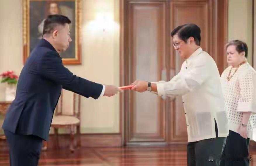 危急时刻！马科斯对华急转弯，联手干大事求自保，罕见低头亮期待！菲律宾政坛炸