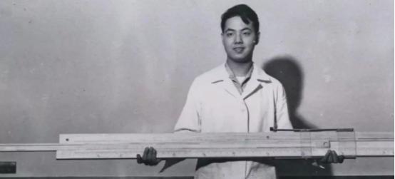 1946年，老师突然问到：“太阳中心的温度是多少？”李政道脱口而道：“我从书上看