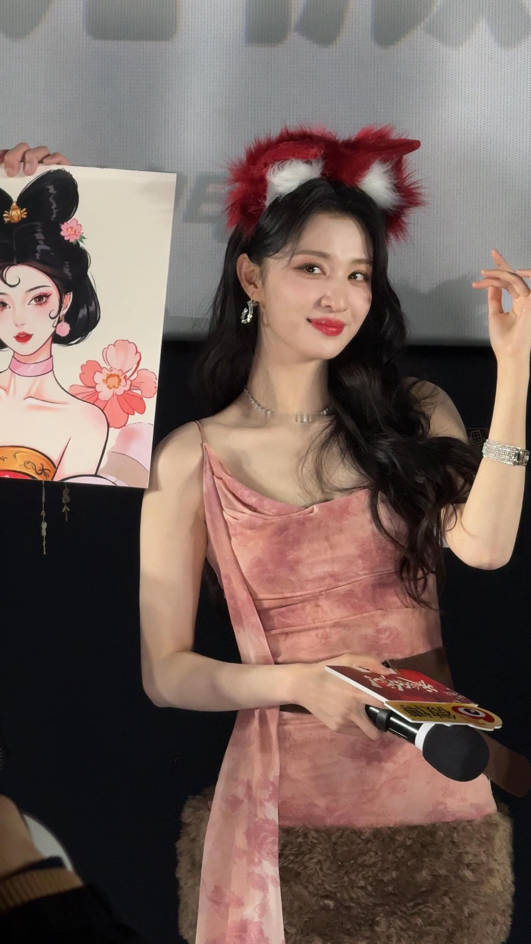 王楚然模仿妲己表情包这个船儿魅丝我了